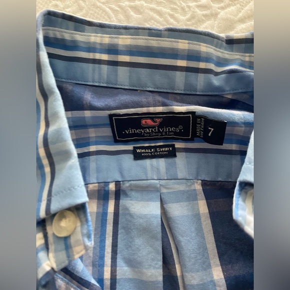 2 Vineyard Vines button down shirts size 7 boys like new - Picture 2 of 4